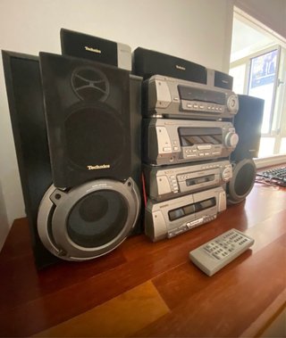 Equipo de Sonido Technics con Altavoces y Mando