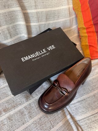 Zapatos de tacón marrones nuevos