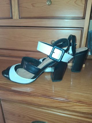 Zapatos charol blanco y negro Talla 38