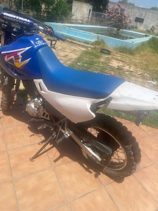 Yamaha XT 600 Enduro Azul y Blanca