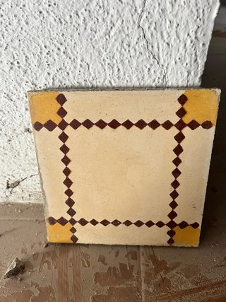 Baldosa hidráulica antigua decorada