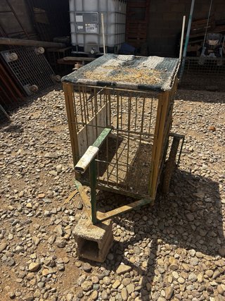 Jaula metálica para animales con remolque