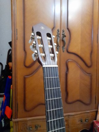 Guitarra Española + soporte + afinador + pinza
