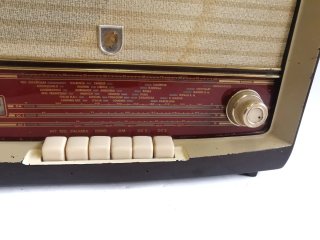 Radio de válvulas Philips mo. B4E8A2. años 50