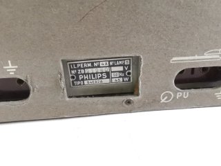 Radio de válvulas Philips mo. B4E8A2. años 50