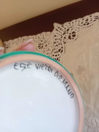 Scatola rotonda in ceramica vietrese decorata