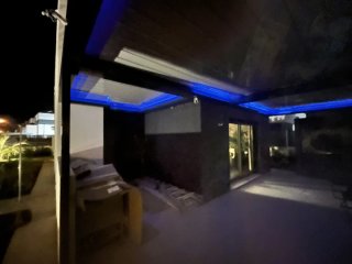 Pergola bioclimatica in metallo e alluminio