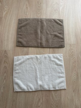 Lote 2 alfombras baño beige y blanca