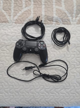 PS4 (PlayStation 4)