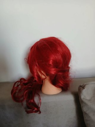 Peluca roja.