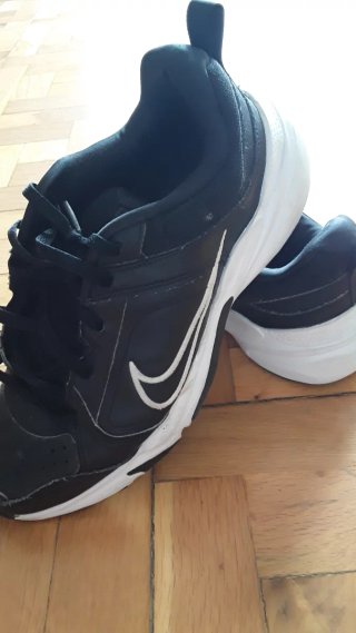 Zapatillas Nike Negras y Blancas