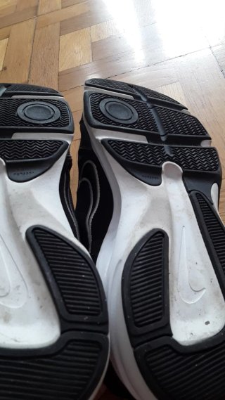 Zapatillas Nike Negras y Blancas
