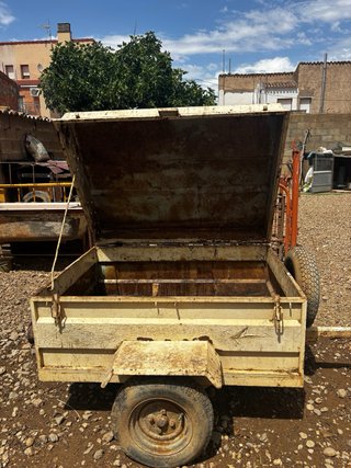 Remolque metálico con tapa