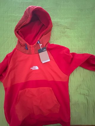Sudadera The North Face con capucha. Nueva sin uso