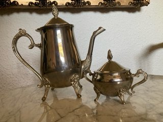 Juego de café de metal plateado