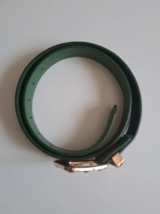 Cinturón Stradivarius hebilla dorada piedras 95cm