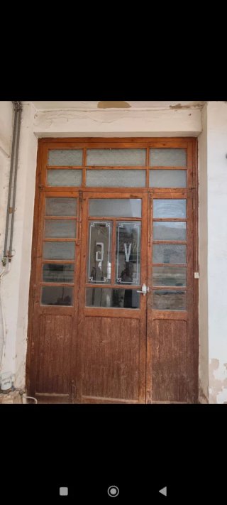 Ventanal antiguo madera con cristales