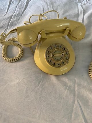 Teléfonos Vintage Beige y Amarillo