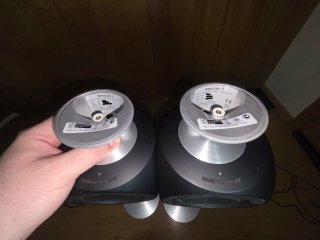 Altavoces Bang & Olufsen Beolab 3 con soportes