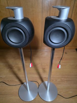 Altavoces Bang & Olufsen Beolab 3 con soportes