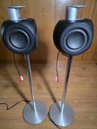 Altavoces Bang & Olufsen Beolab 3 con soportes