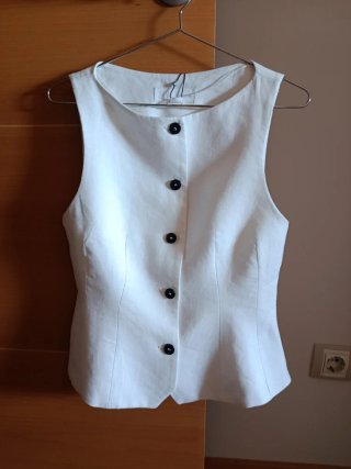 TOP DE LINO CON BOTONES