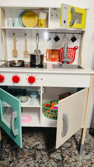 Cocinita de madera para niños