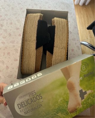 Sandalias plataforma negras y beige