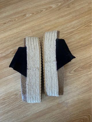 Sandalias plataforma negras y beige
