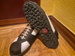 Zapatos Camper Negros y Blancos