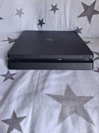 PS4 Slim 500GB Negra + Mando y Juegos