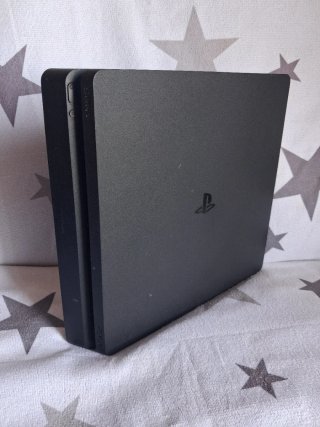 PS4 Slim 500GB Negra + Mando y Juegos