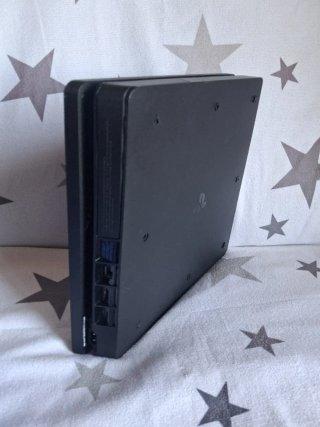 PS4 Slim 500GB Negra + Mando y Juegos