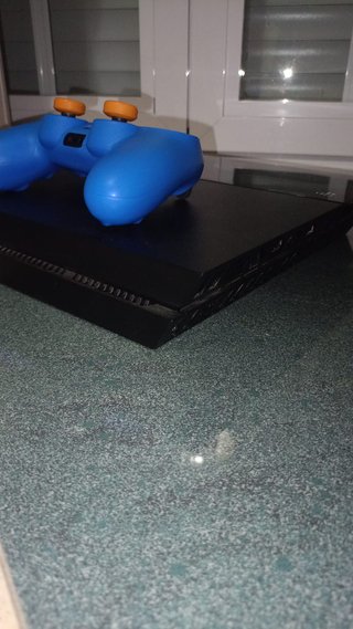 PS4(PlayStation)NEGRA