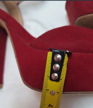 Sandalias rojas de tacón