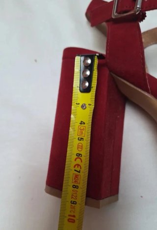 Sandalias rojas de tacón