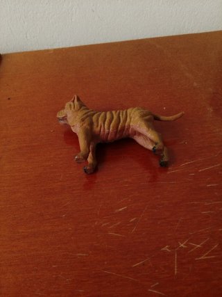 Figurita perro Sharpei resina