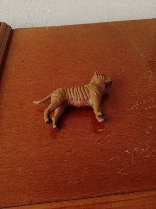 Figurita perro Sharpei resina