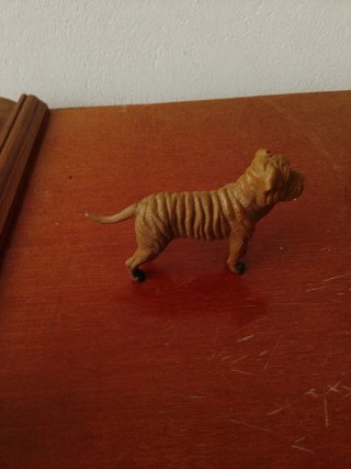 Figurita perro Sharpei resina