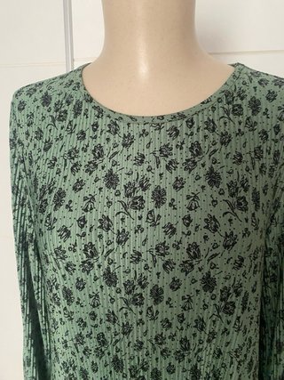 Vestido plisado floral Stradivarius