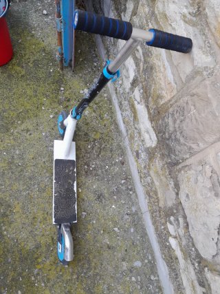 Patinete Oxelo blanco y azul