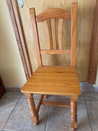 8 Sillas de Comedor de Madera 13 € la unidad