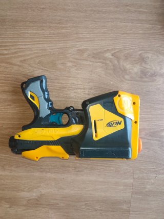 Lote de pistolas Nerf y accesorios