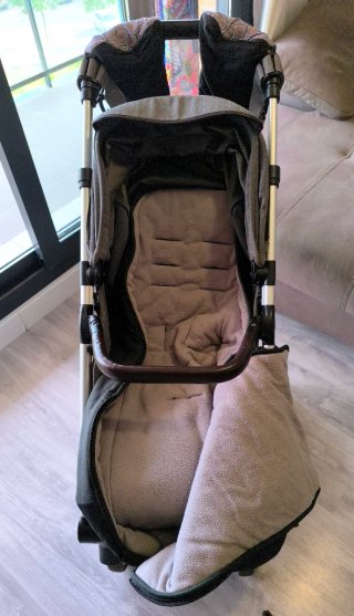 Silla de paseo gris Musty Nexo
