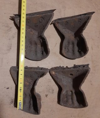 4 piedini in ferro per mobili antichi