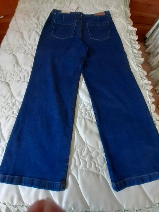 Pantalón vaquero ancho nuevo
