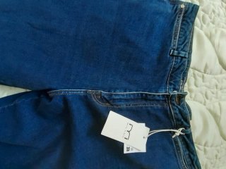 Pantalón vaquero ancho nuevo