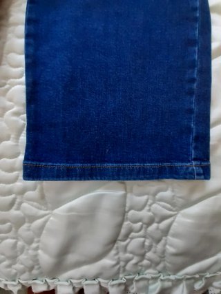 Pantalón vaquero ancho nuevo