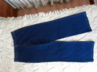 Pantalón vaquero ancho nuevo