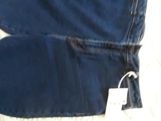 Pantalón vaquero ancho nuevo